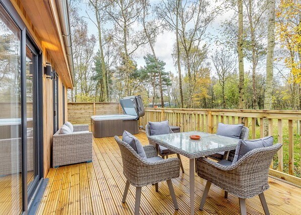 Outdoor dining - 2 bedroom accommodation in Haddon (Haddon)