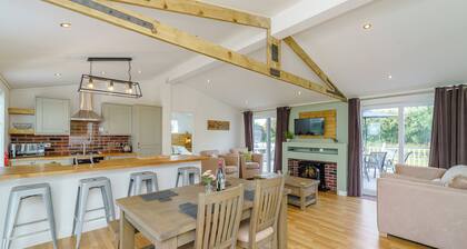 2 bedroom accommodation in Tetchill