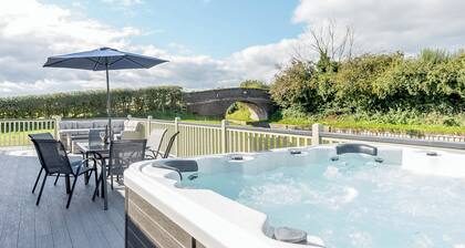 2 bedroom accommodation in Tetchill