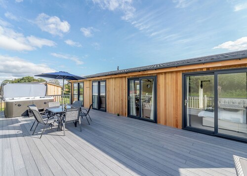 2 bedroom accommodation in Tetchill