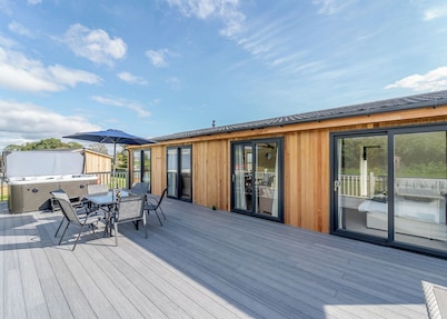 2 bedroom accommodation in Tetchill