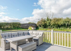 Outdoor dining - 2 bedroom accommodation in Tetchill (Tetchill)