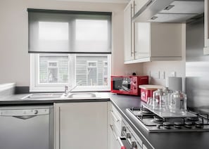 Kühlschrank, Ofen, Herdplatte, Toaster