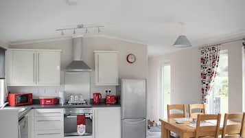 Fridge, oven, stovetop, toaster