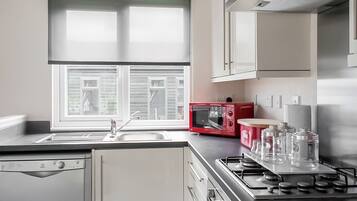 Fridge, oven, stovetop, toaster