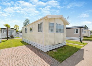 Exterior - 12ft-wide caravan with one double and one twin. (Monkton, Nr Ramsgate)