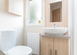 Bathroom - 3 bedroom accommodation in Dawlish (Dawlish)