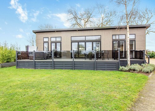 Luxury modern 2 Bedroom Lodge.