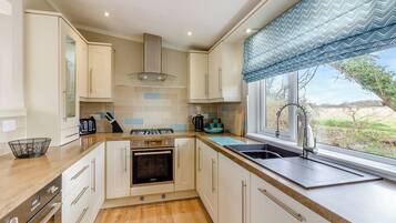 Réfrigérateur, four, plaque de cuisson, grille-pain