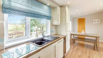 Réfrigérateur, four, plaque de cuisson, grille-pain