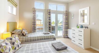 Luxury modern 2 Bedroom Lodge.