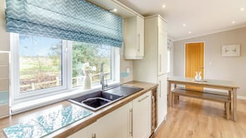 Fridge, oven, stovetop, toaster