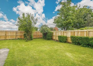 Property grounds - 3 bedroom accommodation in Mablethorpe (Mablethorpe)