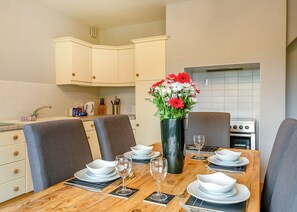 Dining - 3 bedroom accommodation in Mablethorpe (Mablethorpe)