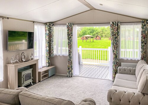2 bedroom accommodation in Hoddesdon