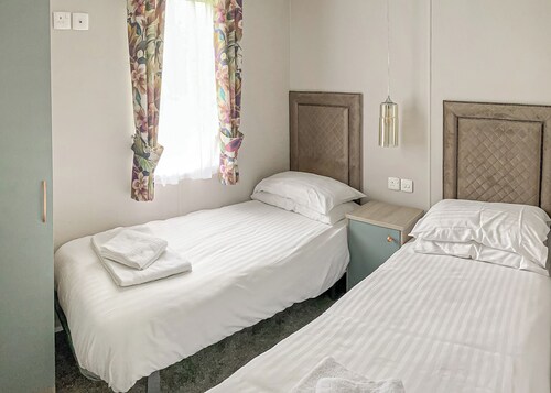 2 Schlafzimmer Unterkunft in Hoddesdon