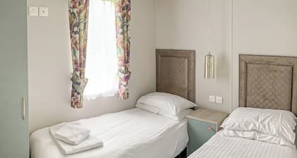 2 Schlafzimmer Unterkunft in Hoddesdon