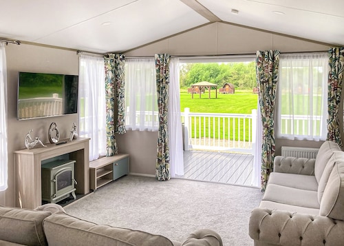 2 bedroom accommodation in Hoddesdon