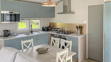 Fridge, oven, stovetop, toaster