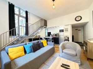 TV - La Bourboule: 3* T2 Duplex Apartment in Centre with Parking (La Bourboule)