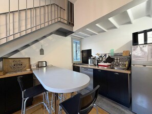 Kühlschrank, Mikrowelle, Ofen, Geschirrspüler