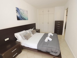 1 bedroom, WiFi, bed sheets - Modern Apartment Near the Beach (Salou)