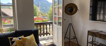 Centrally located apartment with mountain and lake views. 5 min. from the lake.