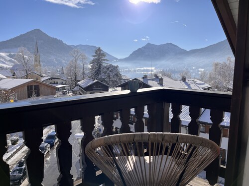 Centrally located apartment with mountain and lake views. 5 min. from the lake.