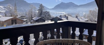 Centrally located apartment with mountain and lake views. 5 min. from the lake.