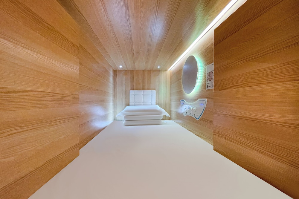 Airone Capsule Hotel
