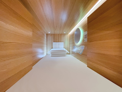 Airone Capsule Hotel