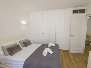 2 bedrooms, WiFi, bed sheets, wheelchair access