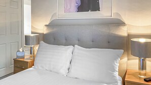 Room - These gorgeous cottages will comfortably sleep up to 6 guests. (Brundall, Norwich)