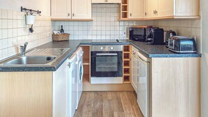 Private kitchen - These gorgeous cottages will comfortably sleep up to 6 guests. (Brundall, Norwich)