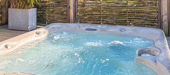 These gorgeous cottages will comfortably sleep up to 6 guests.