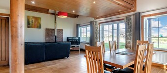 Outstanding, spacious and contemporary two storey lodge.