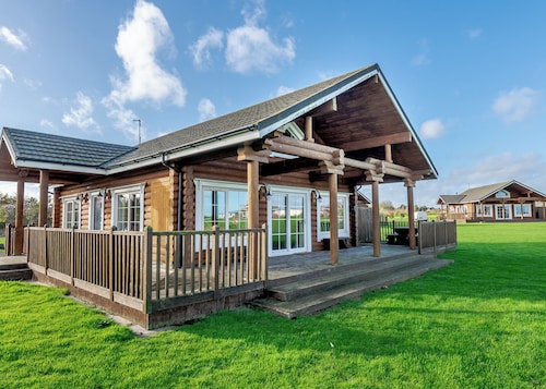 Outstanding, spacious and contemporary two storey lodge.