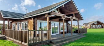 Outstanding, spacious and contemporary two storey lodge.