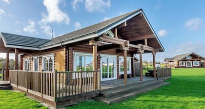 Outstanding, spacious and contemporary two storey lodge.