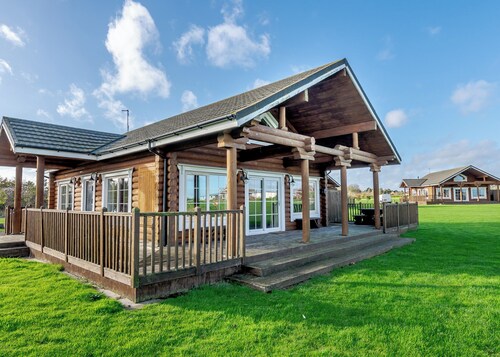 Outstanding, spacious and contemporary two storey lodge.