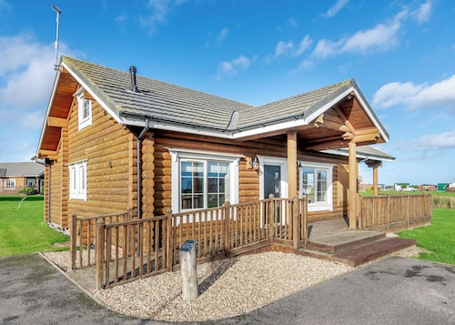 Outstanding, spacious and contemporary two storey lodge.