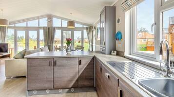 Fridge, oven, stovetop, toaster