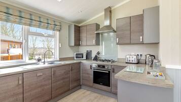 Fridge, oven, stovetop, toaster