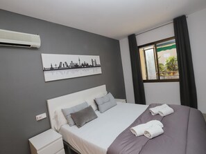 1 bedroom, bed sheets