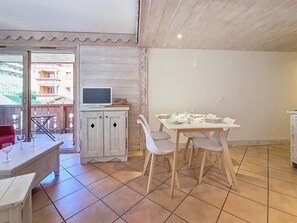 Dining - Renovated 2-room apartment · Near slopes · Balcony · 4 ppl (Les Menuires)
