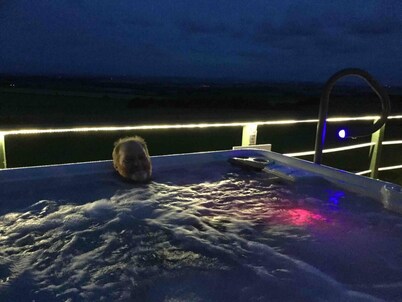 Green Yurt With Hot Tub - Sleeps 4, Parking & Pets