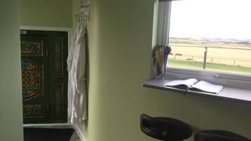 Cabin | 1 bedroom, iron/ironing board, free WiFi, bed sheets