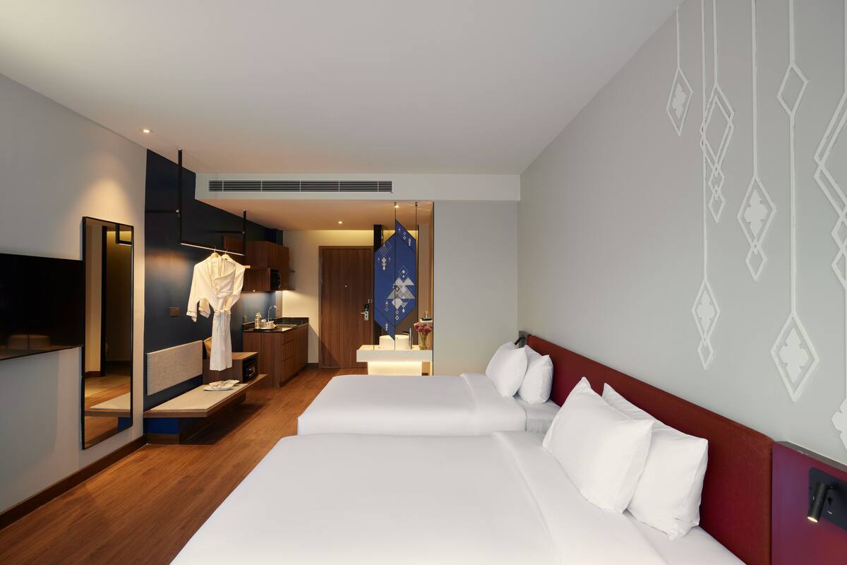 Hypo-allergenic bedding, minibar, in-room safe, desk