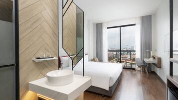 Deluxe Room, 1 King Bed | Hypo-allergenic bedding, minibar, in-room safe, desk