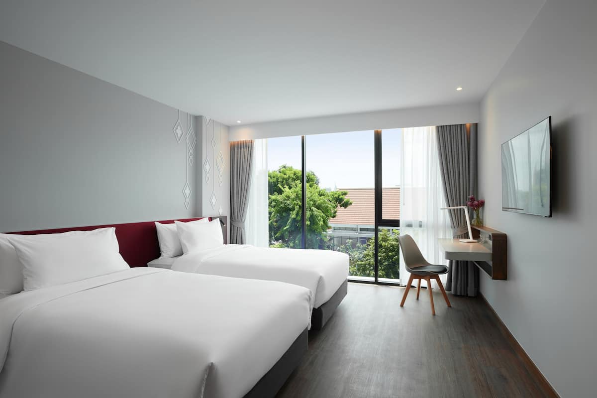 Superior Room, 2 Single Beds | 1 bedroom, minibar, in-room safe, desk